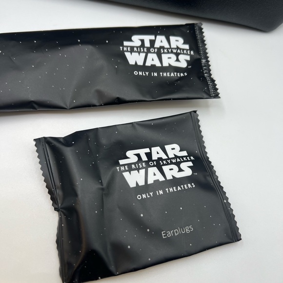 Star Wars x United Airlines Collaboration Pouch With Dental Kit And Earplugs New - Picture 2 of 9